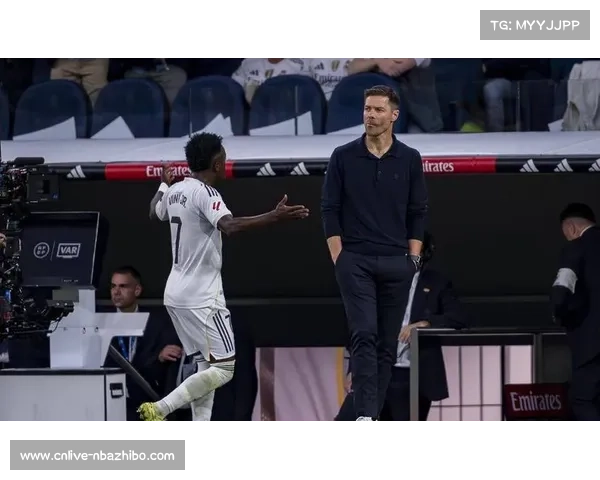 皇马战术板：巴尔韦德客串边卫显无奈，阿隆索变阵难破困局